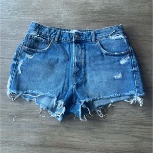 Zara woman’s high rise Medium wash Distressed jeans shorts